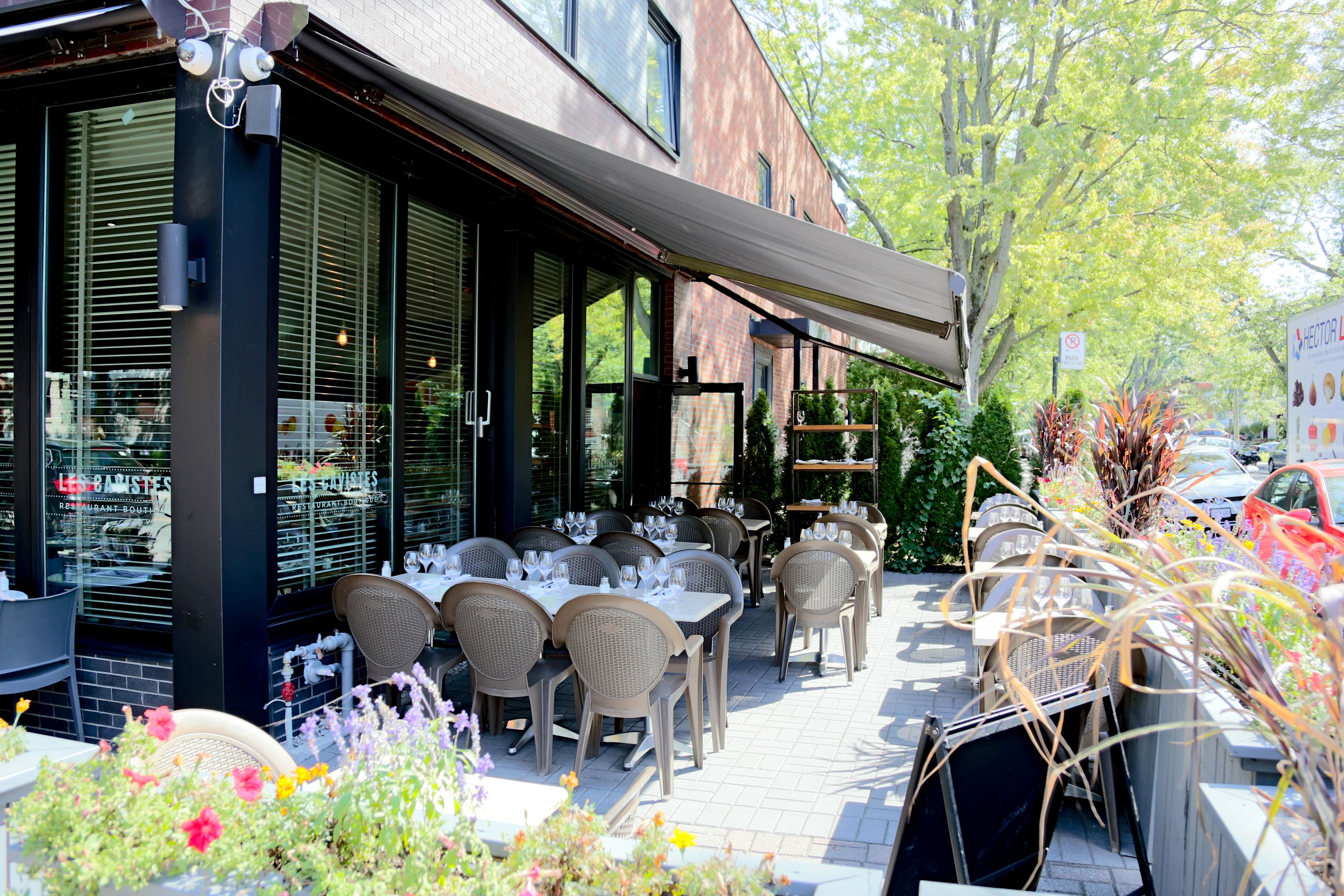 Les Cavistes – outdoor terrace in Ahuntsic, Montréal