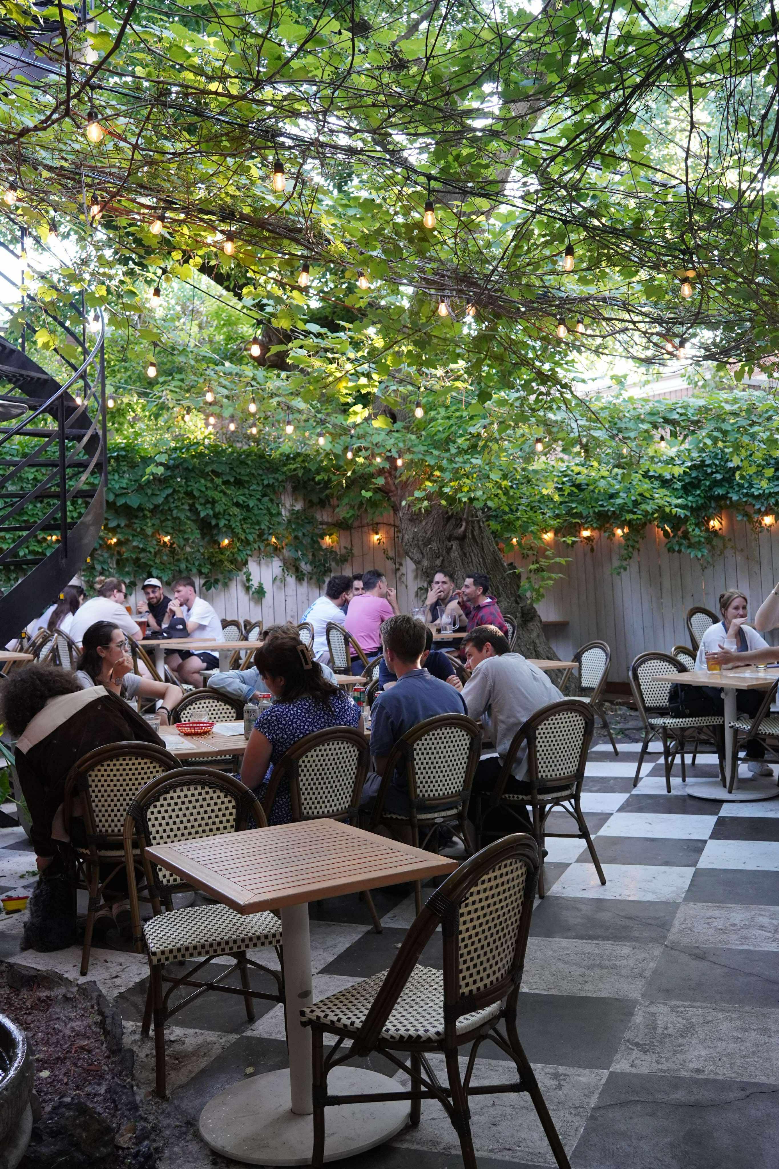 Moqueur – outdoor terrace in The Village, Montréal