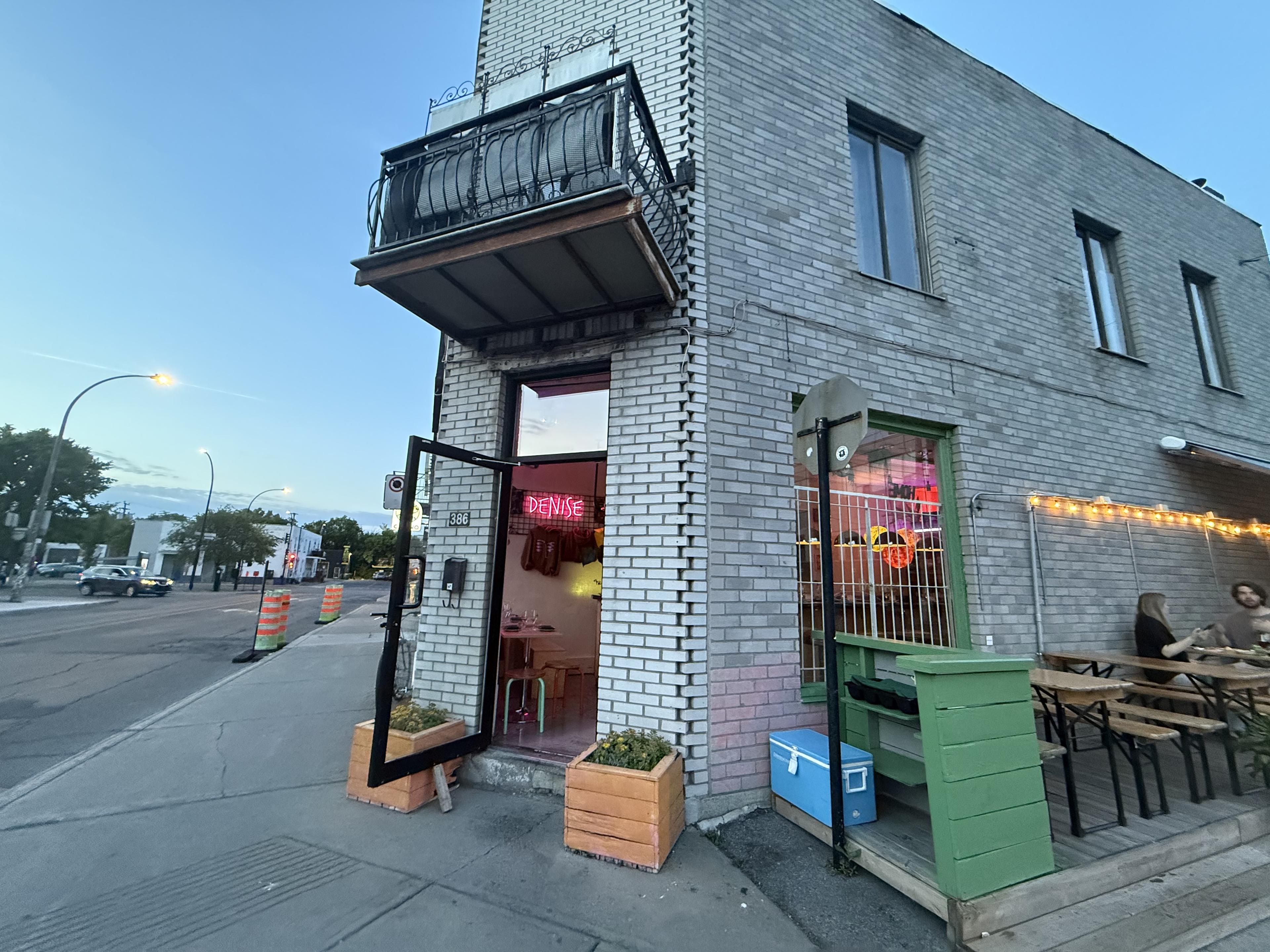 Denise – outdoor terrace in Parc-Extension, Montréal
