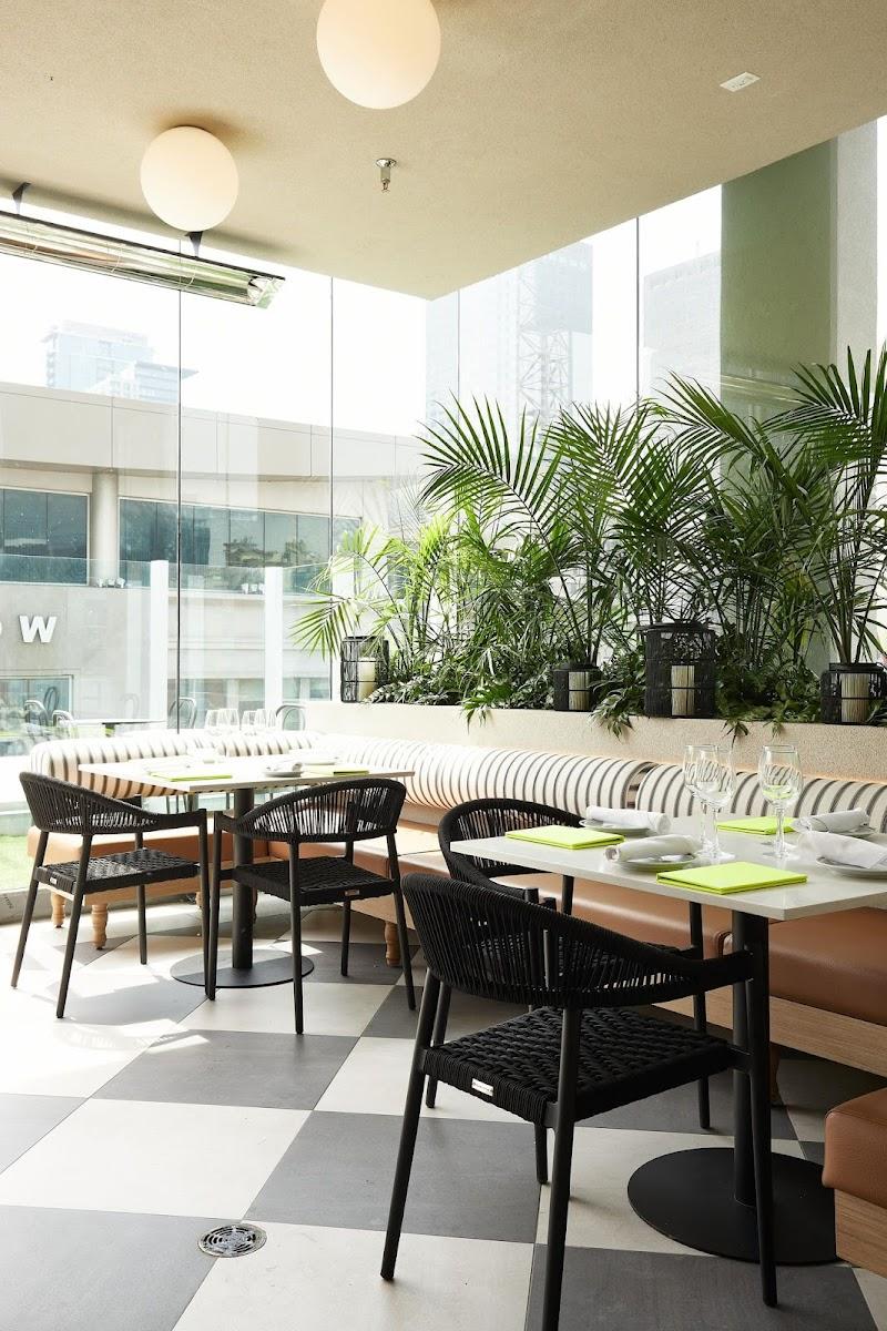 Terrasse Carla – outdoor terrace in Old Montreal, Montréal