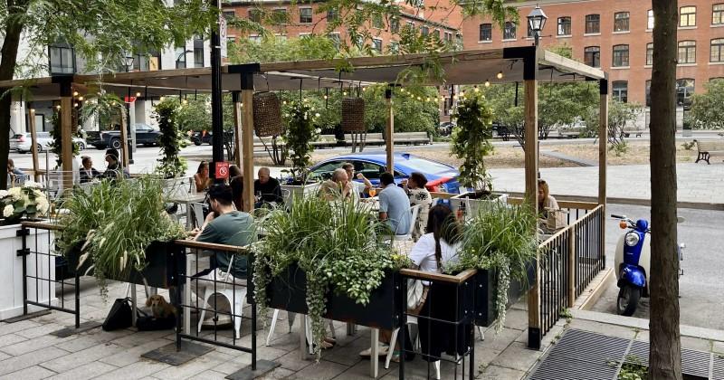 Pubjelly – outdoor terrace in Old Montreal, Montréal
