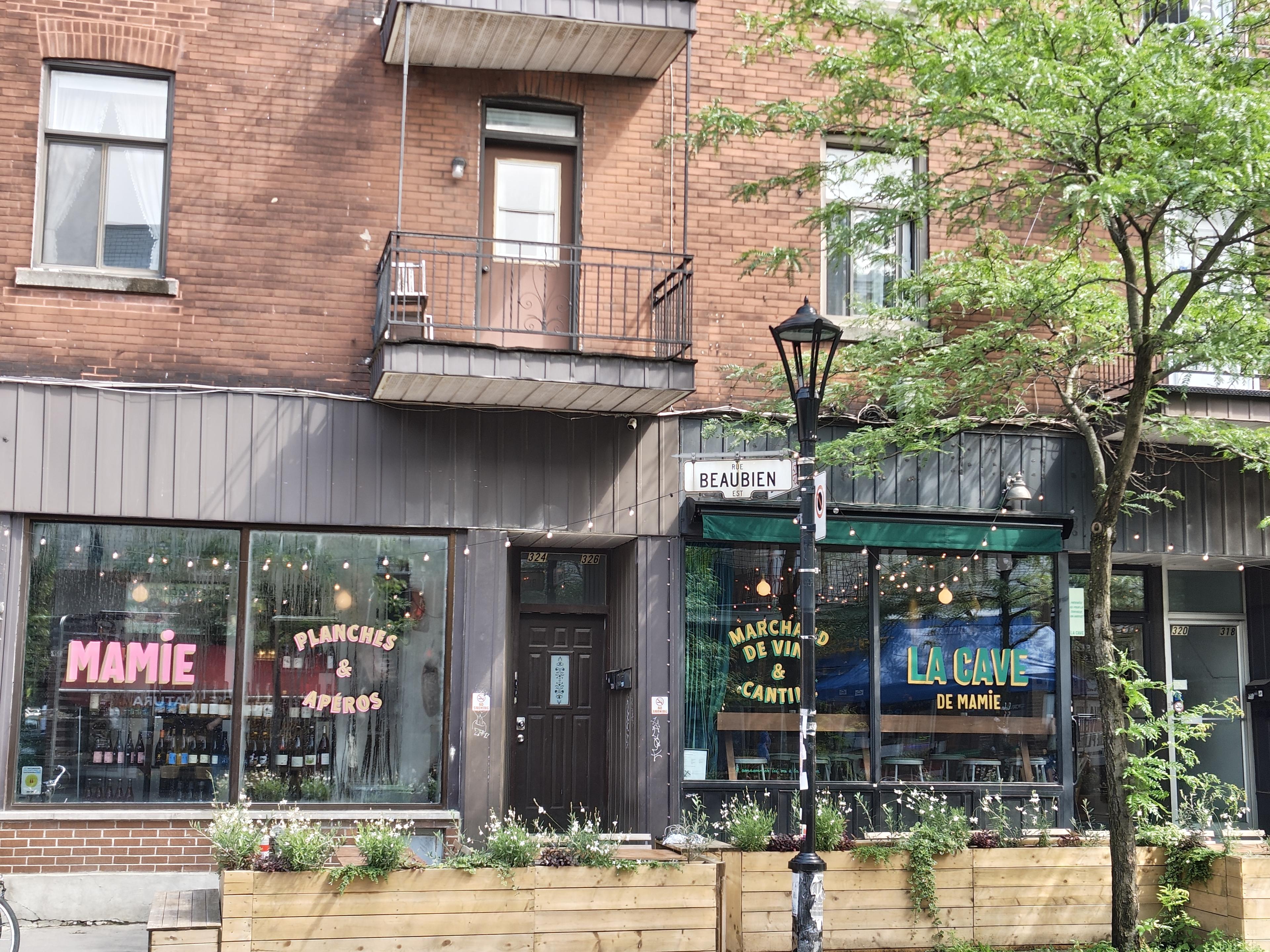 Bar Mamie – outdoor terrace in Petite-Patrie, Montréal