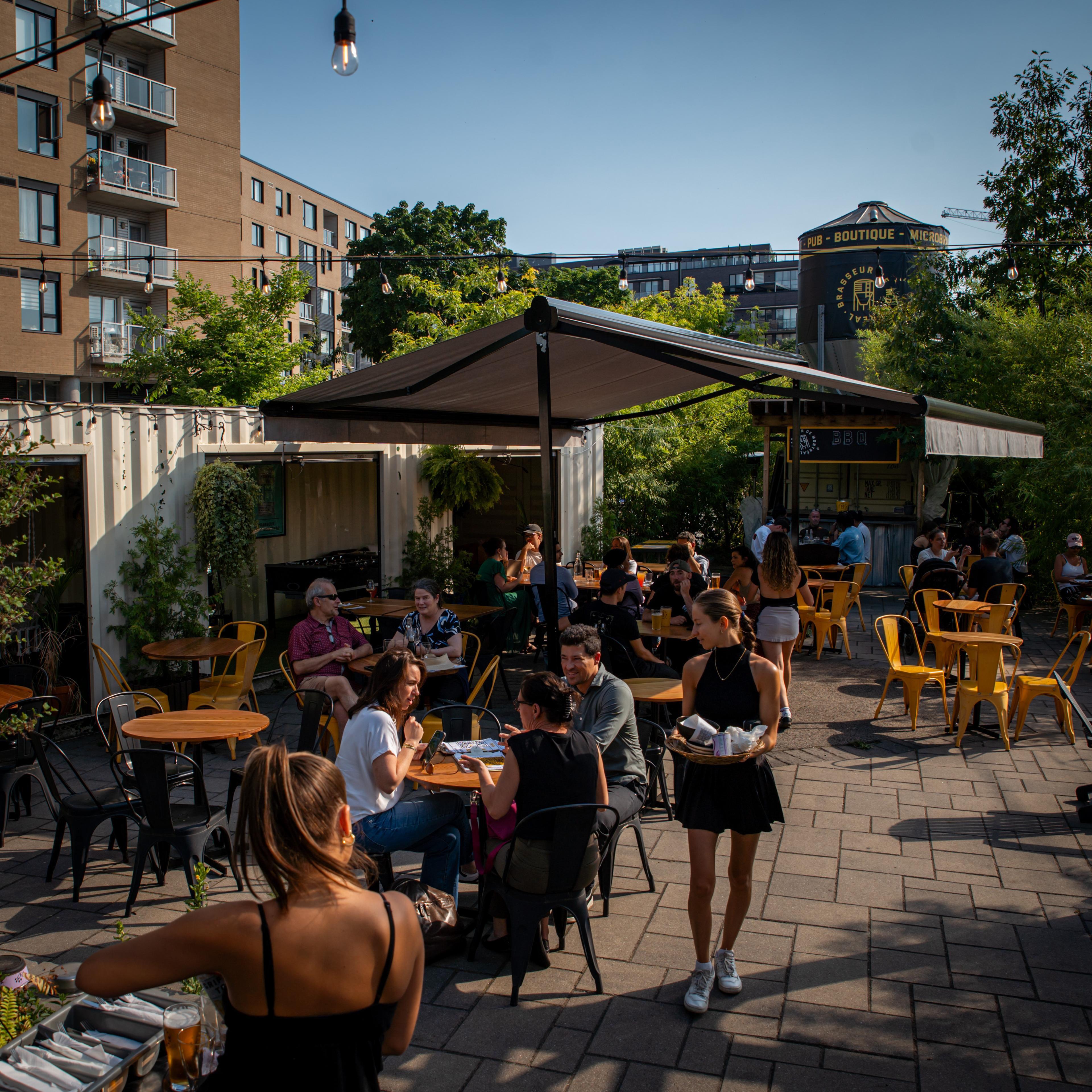 Brasseur de Montréal – outdoor terrace in Griffintown, Montréal