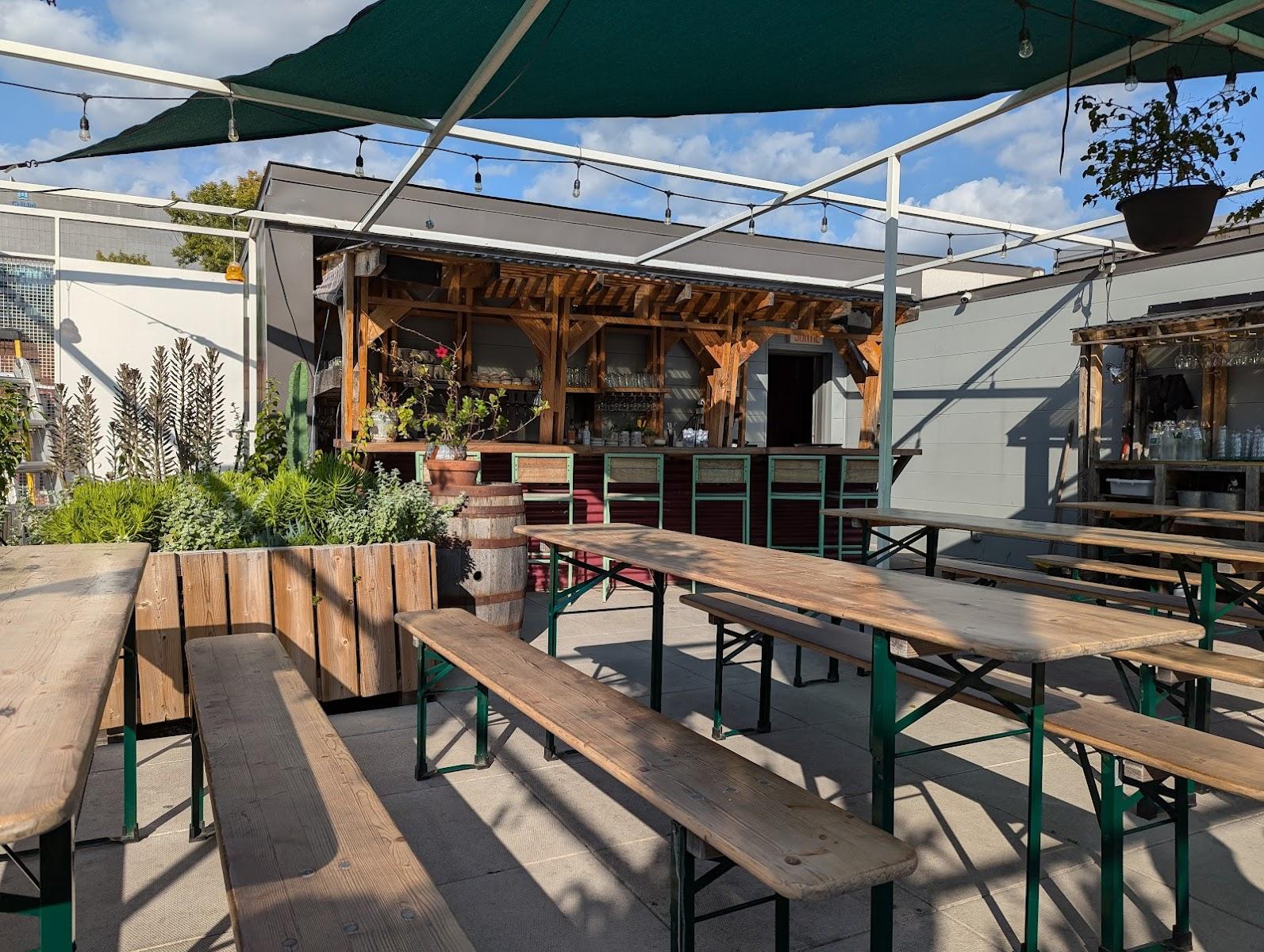 Poincaré Chinatown – outdoor terrace in Chinatown, Montréal