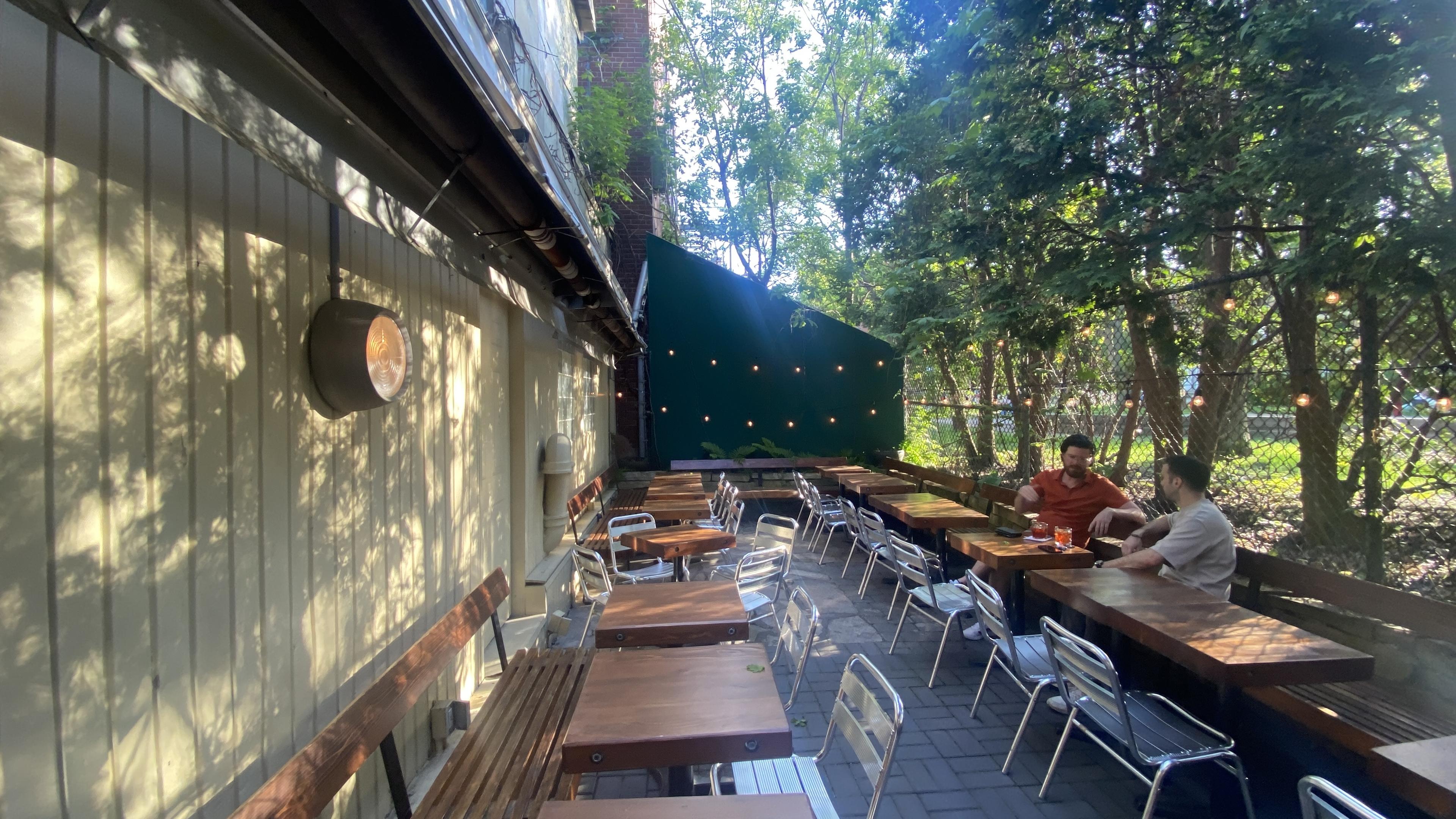 Plan B – outdoor terrace in Plateau-Mont-Royal, Montréal