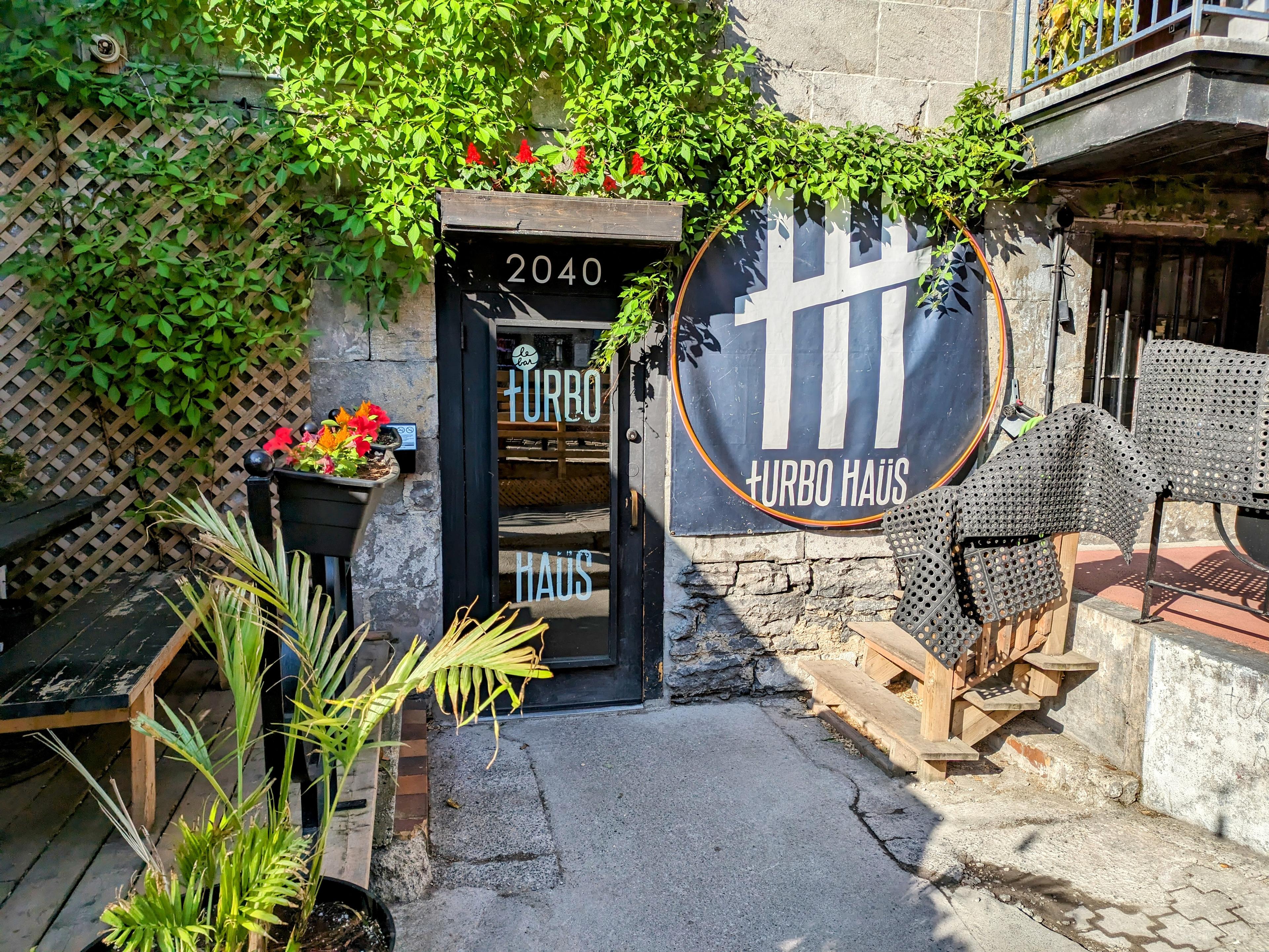 Turbo Haüs – outdoor terrace in Quartier des Spectacles, Montréal
