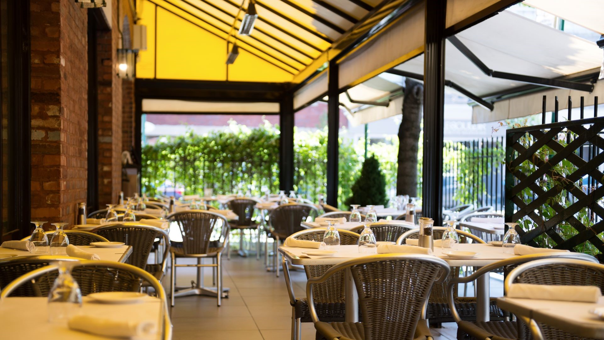 Leméac – outdoor terrace in Outremont, Montréal