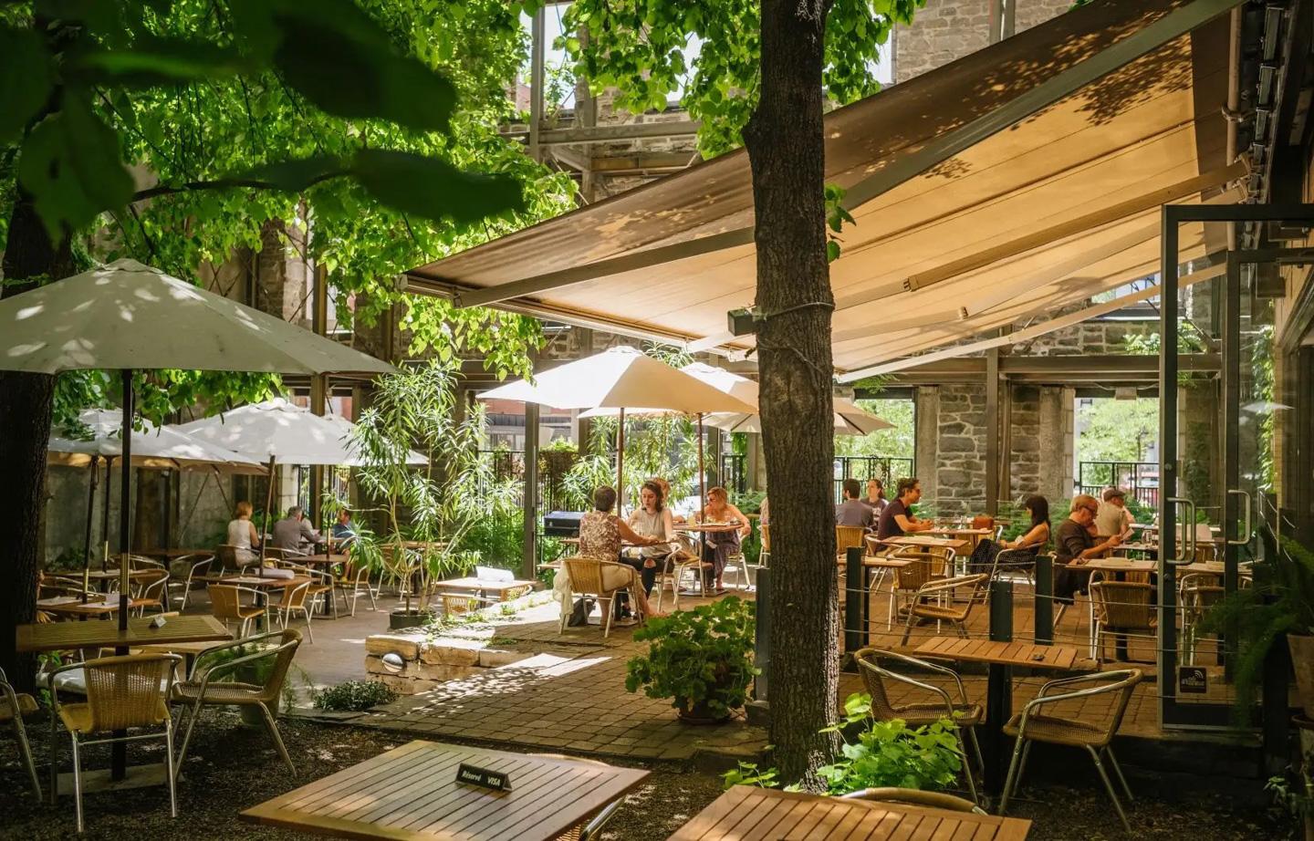 Romies – outdoor terrace in Old Montreal, Montréal