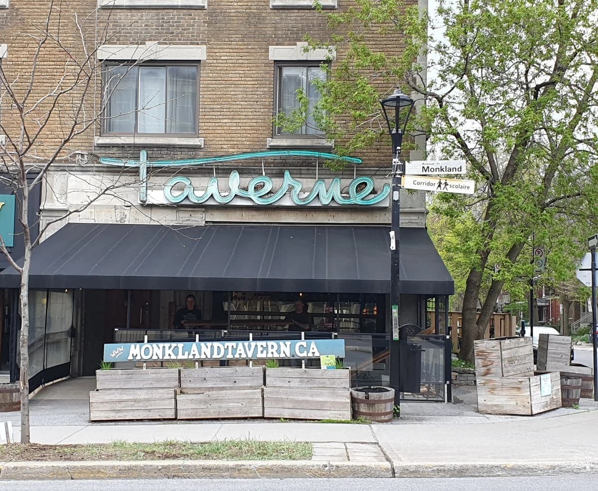 Monkland Taverne – terrasse extérieure à NDG, Montréal