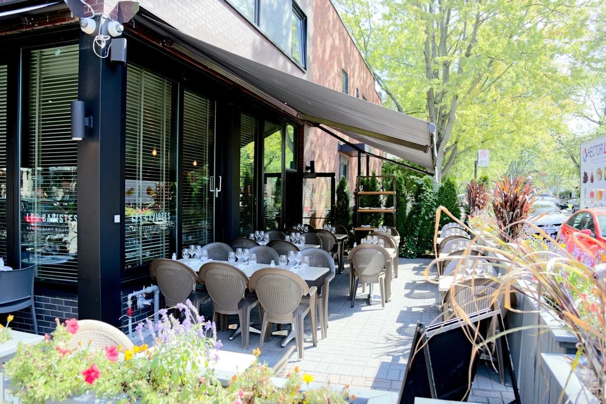 Les Cavistes – terrasse extérieure à Ahuntsic, Montréal
