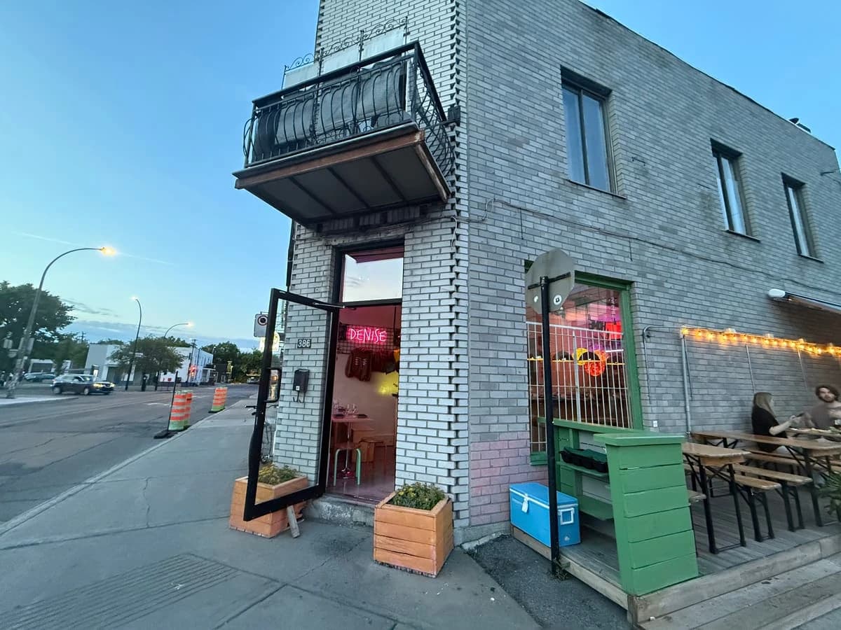 Denise – terrasse extérieure à Parc-Extension, Montréal
