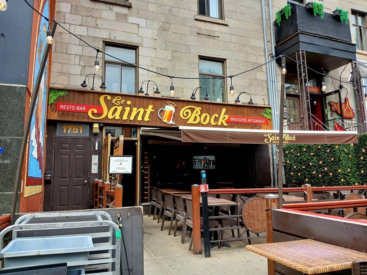 Le Saint-Bock – terrasse extérieure à Quartier latin, Montréal