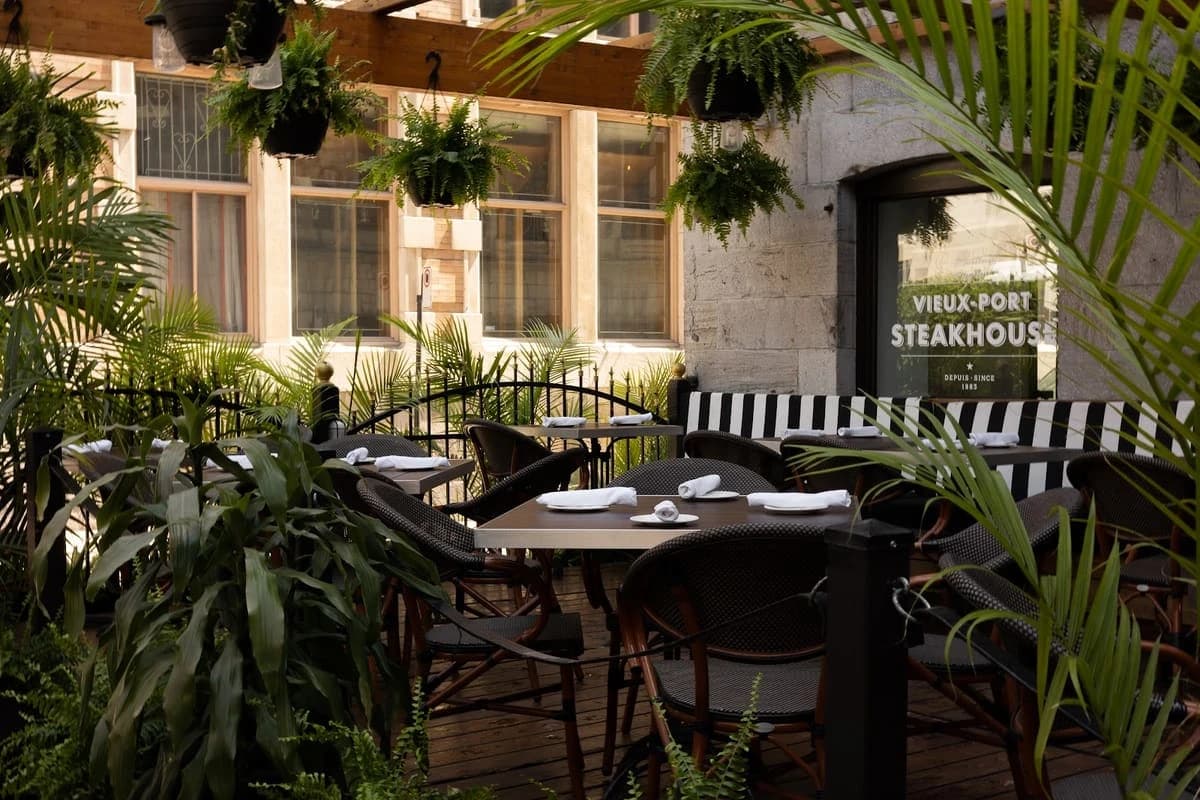 Vieux-Port Steakhouse – terrasse extérieure à Vieux-Montréal, Montréal