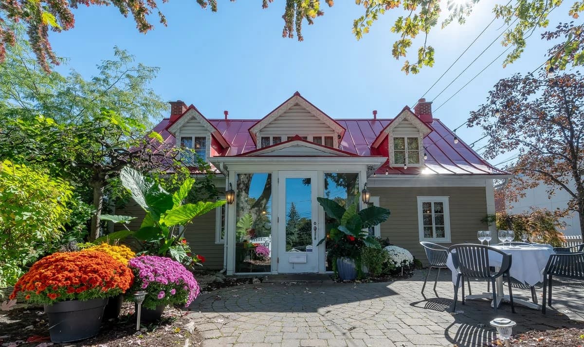 Le Mitoyen – terrasse extérieure à Laval, Montréal