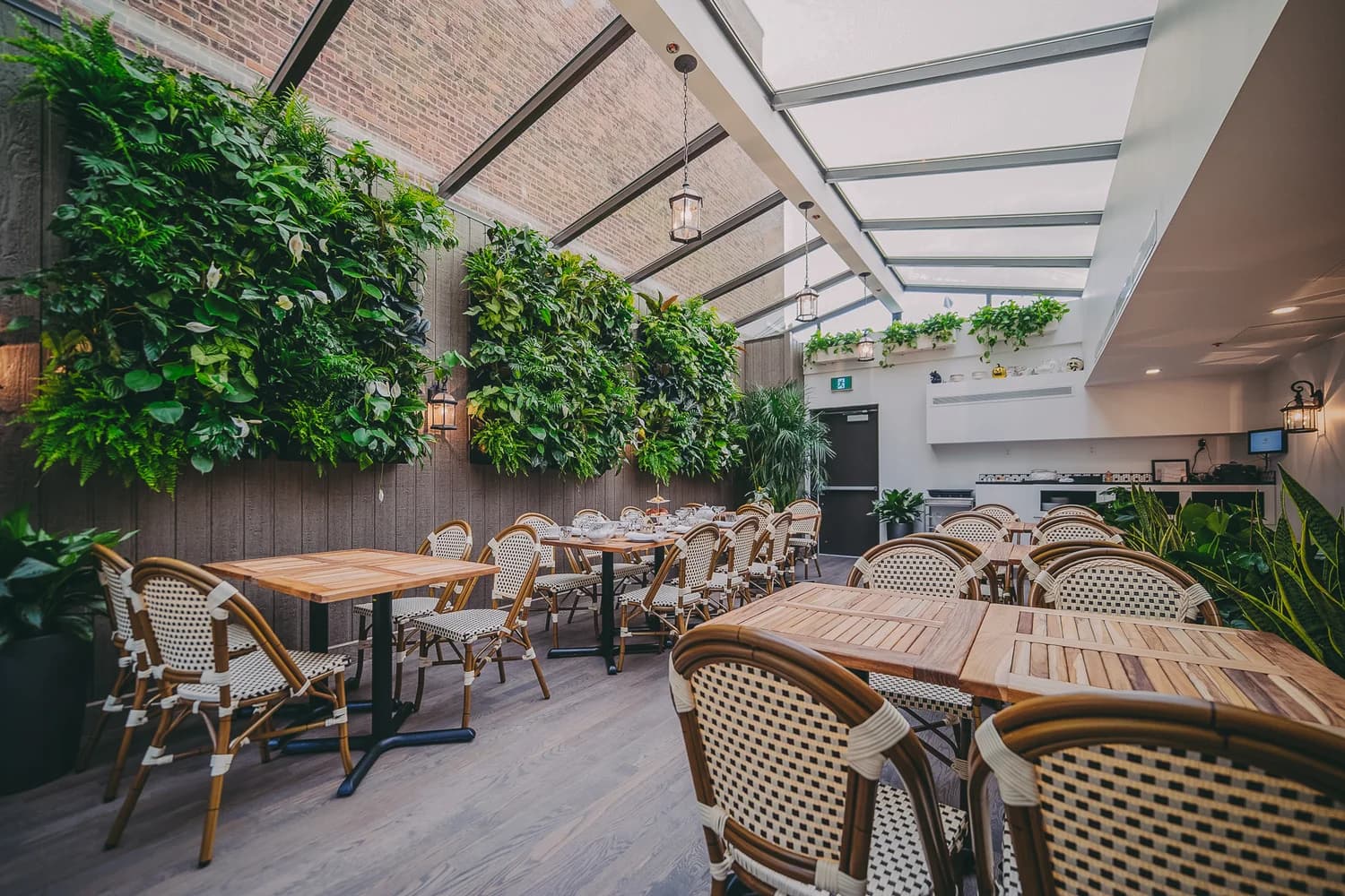 Pub Burgundy Lion – terrasse extérieure à Petite-Bourgogne, Montréal