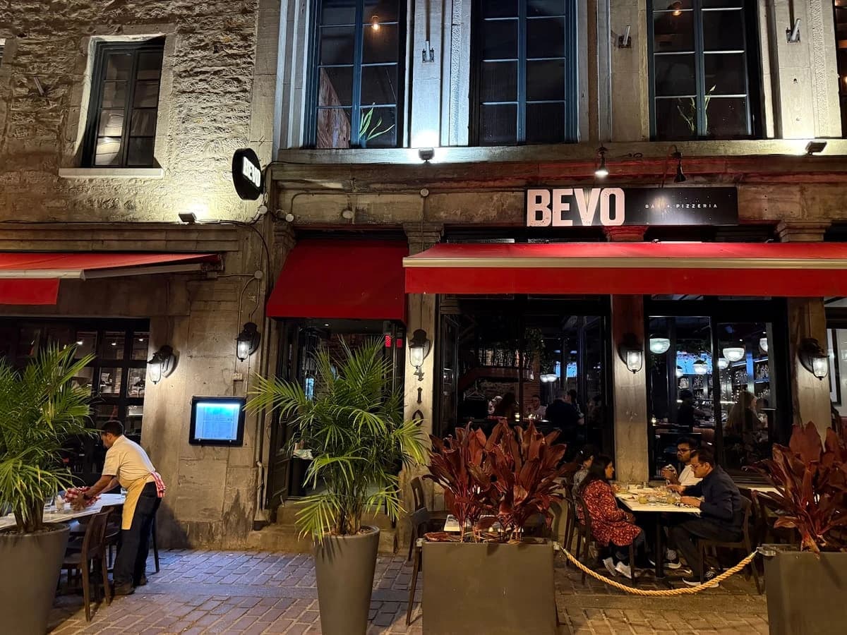 Bevo Bar + Pizzeria – terrasse extérieure à Vieux-Montréal, Montréal