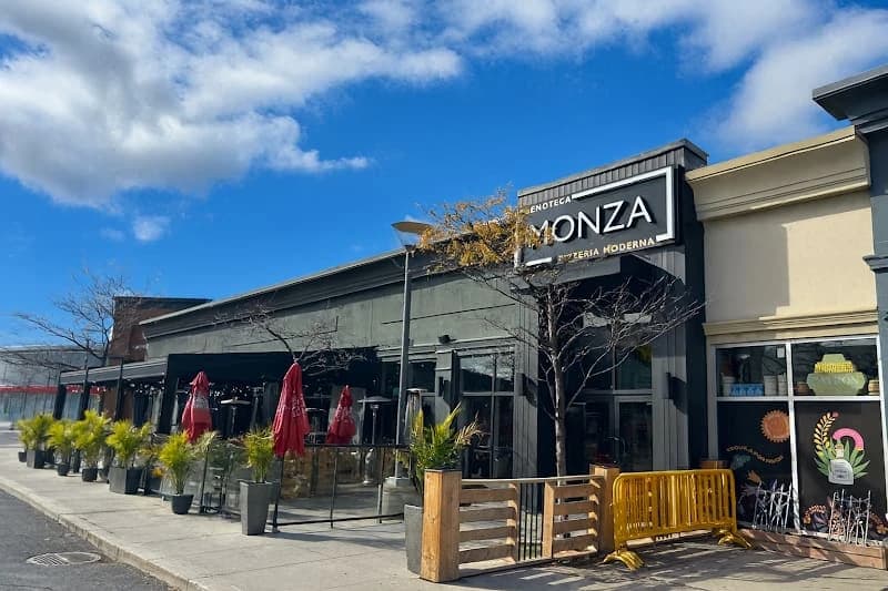 Enoteca Monza Pizzeria Moderna – Brossard – terrasse extérieure à Rive-Sud, Montréal