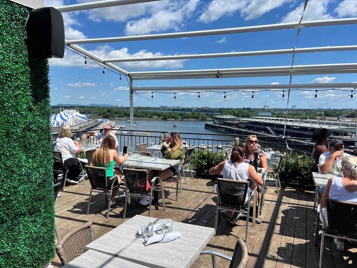 Terrasse sur l'Auberge – terrasse extérieure à Vieux-Montréal, Montréal