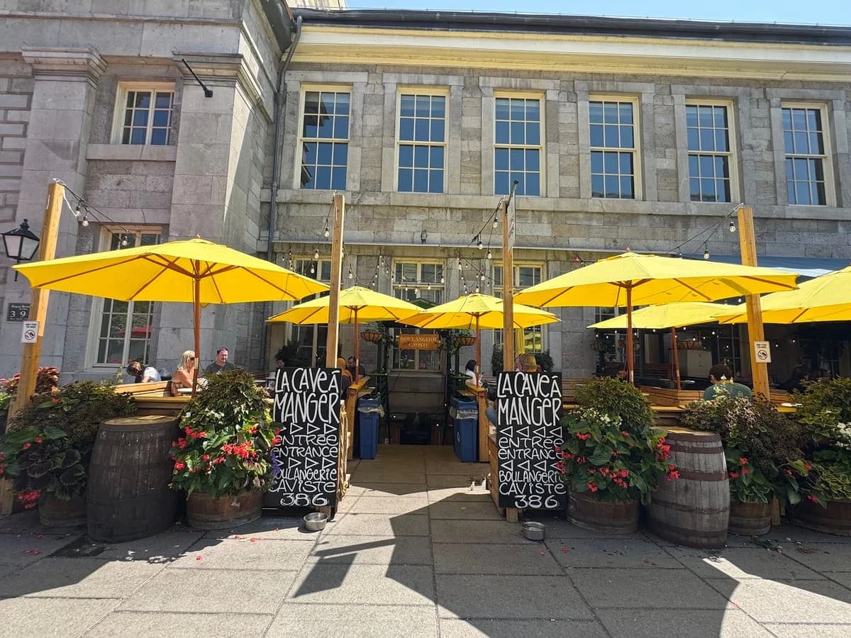 La Cave à Manger – terrasse extérieure à Vieux-Montréal, Montréal