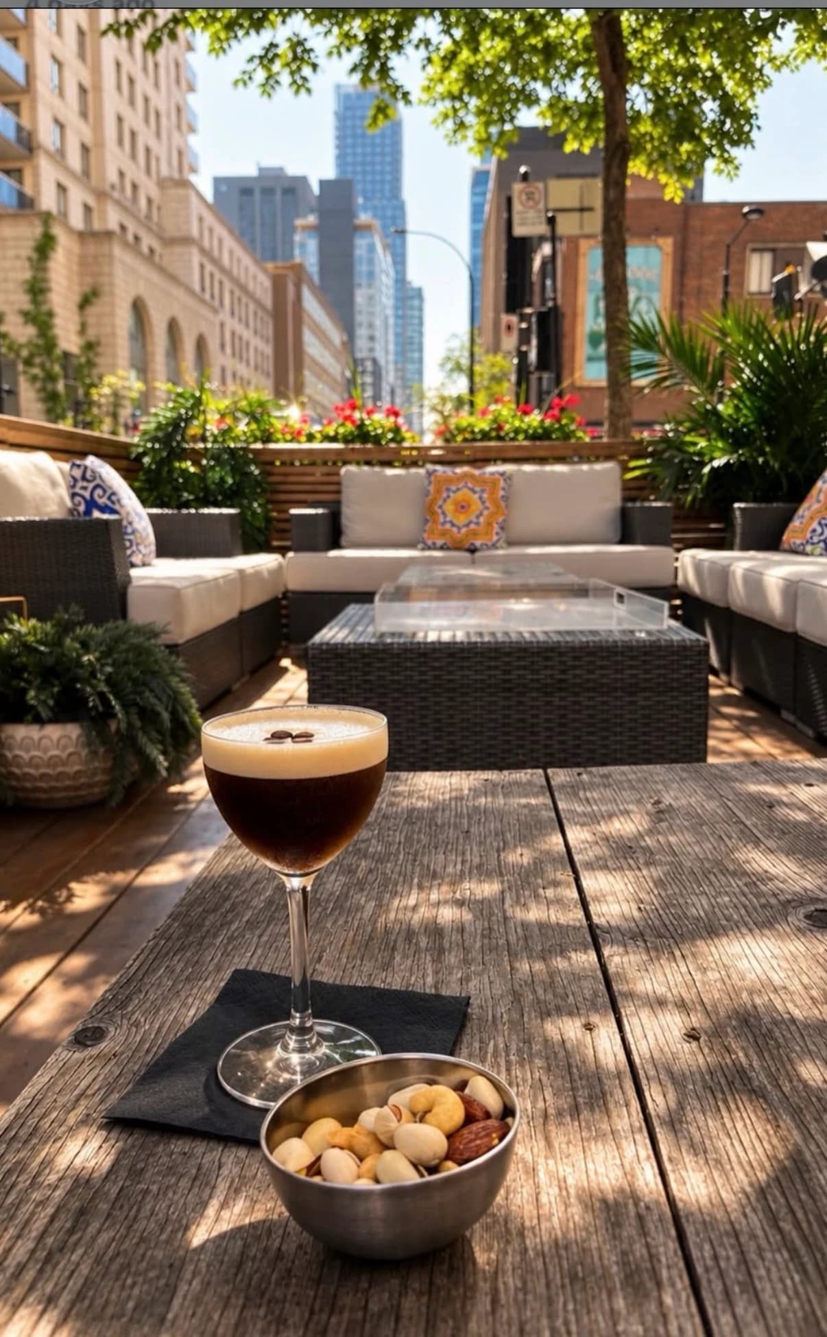 OMBRÉ BAR – outdoor terrace in Downtown, Montréal