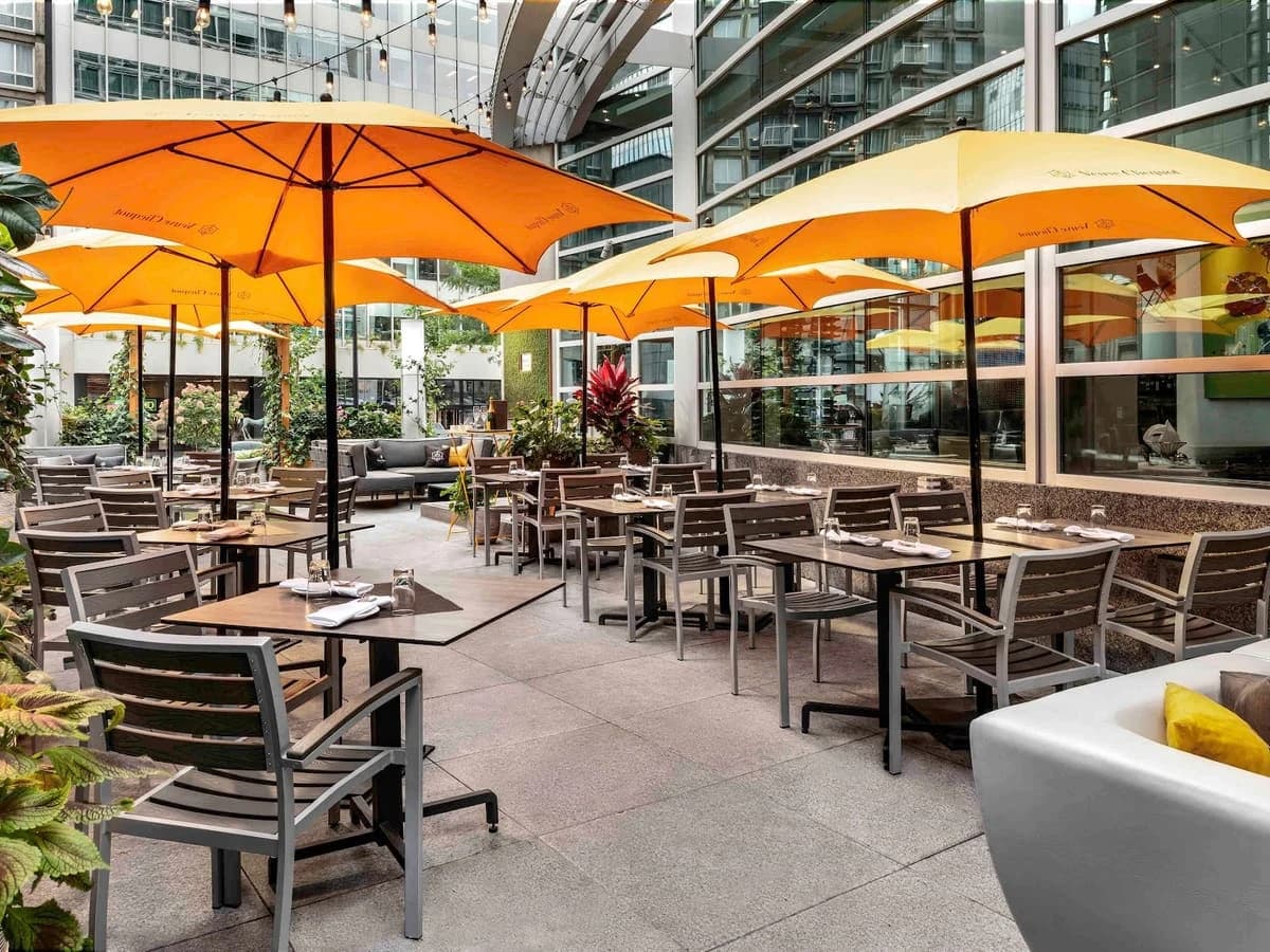 Renoir – terrasse extérieure à Centre-ville, Montréal