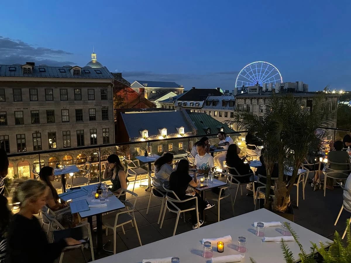 Perché – terrasse extérieure à Vieux-Montréal, Montréal