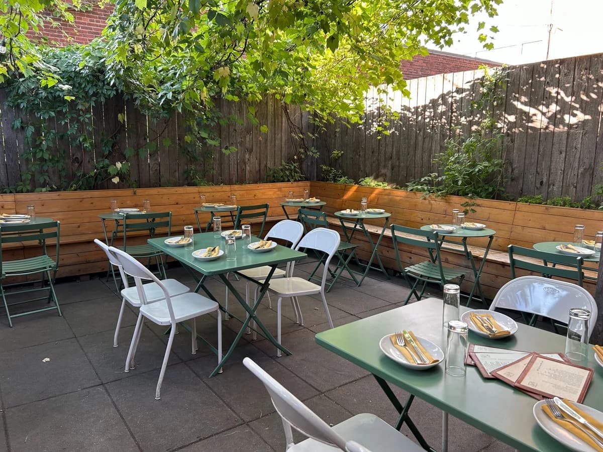 Anemone – terrasse extérieure à Mile-Ex, Montréal