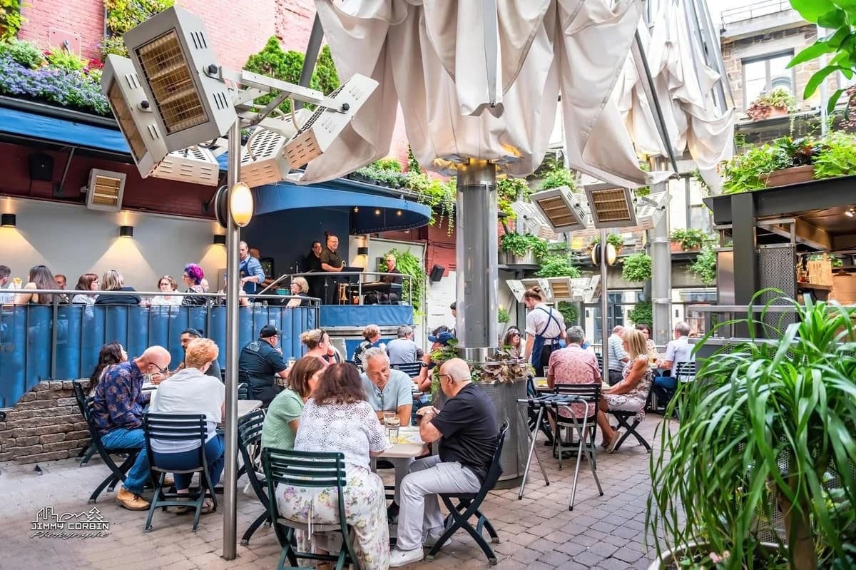 Jardin Nelson – terrasse extérieure à Vieux-Montréal, Montréal