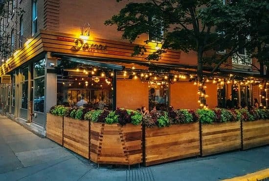 Damas – terrasse extérieure à Outremont, Montréal