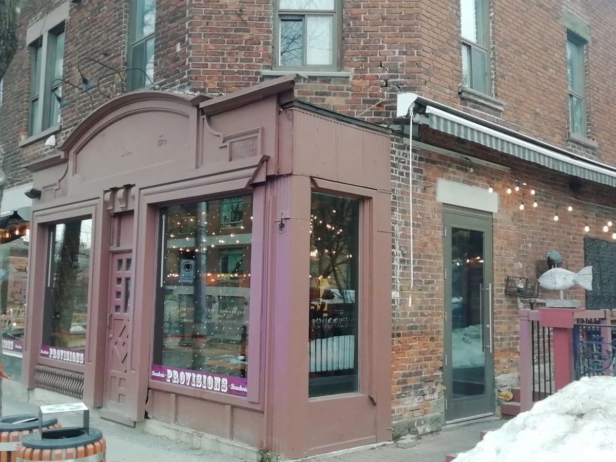 Provisions Bar à Vin – terrasse extérieure à Outremont, Montréal