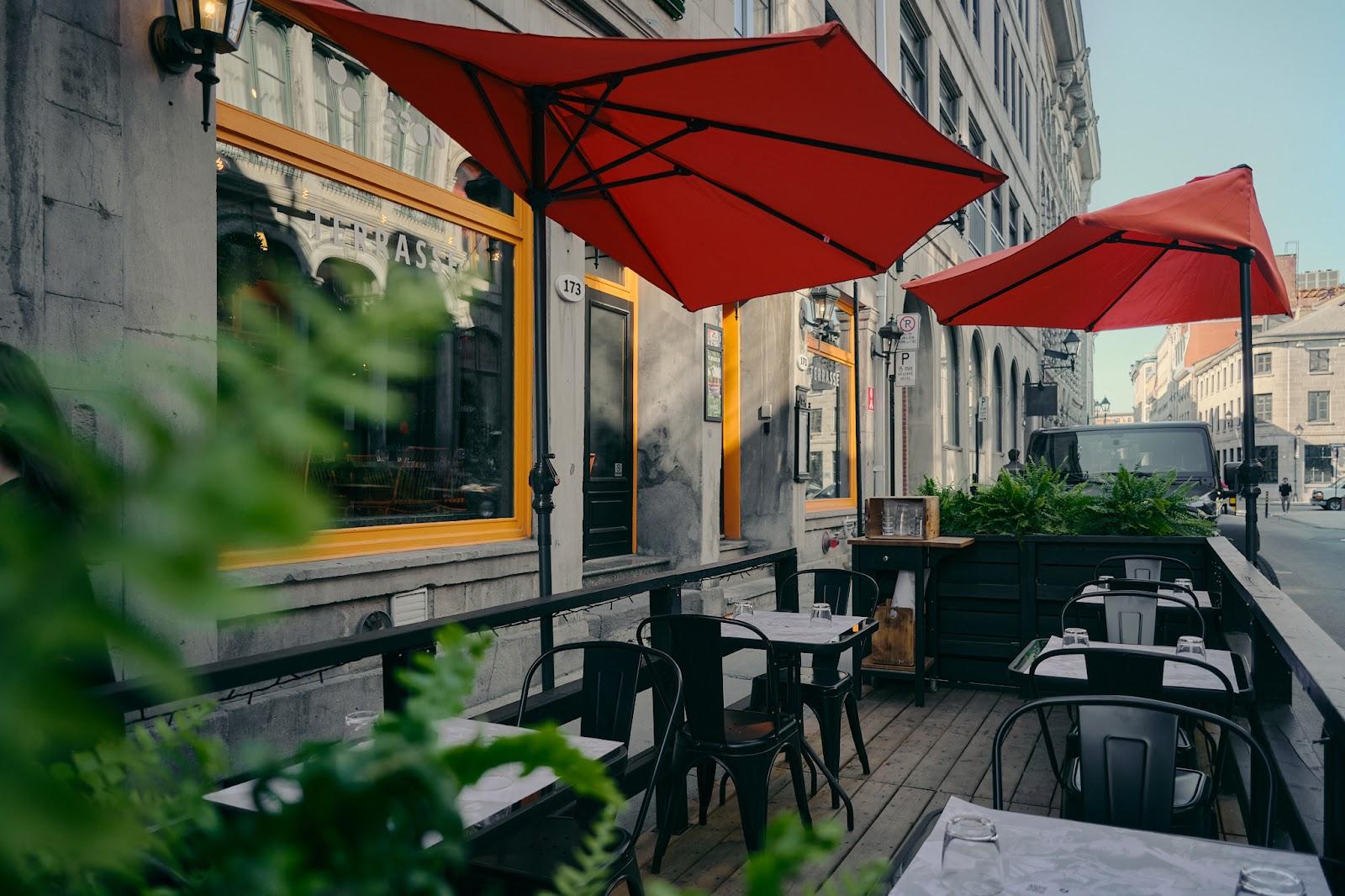 Le Polisson – outdoor terrace in Old Montreal, Montréal