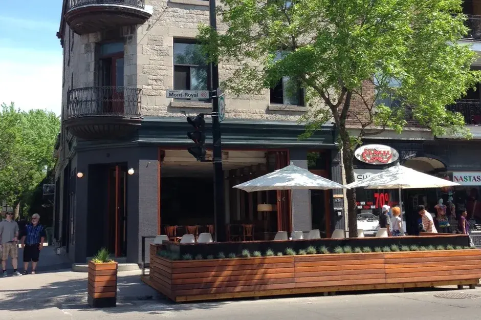 Le Rouge Gorge – outdoor terrace in Plateau-Mont-Royal, Montréal